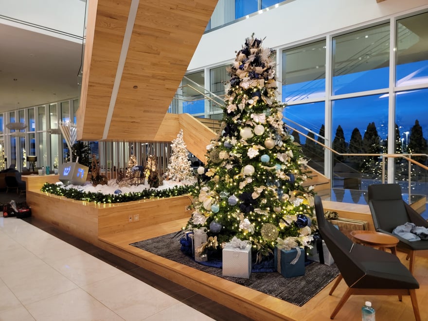 Holiday Decorating by Peachtree Plants